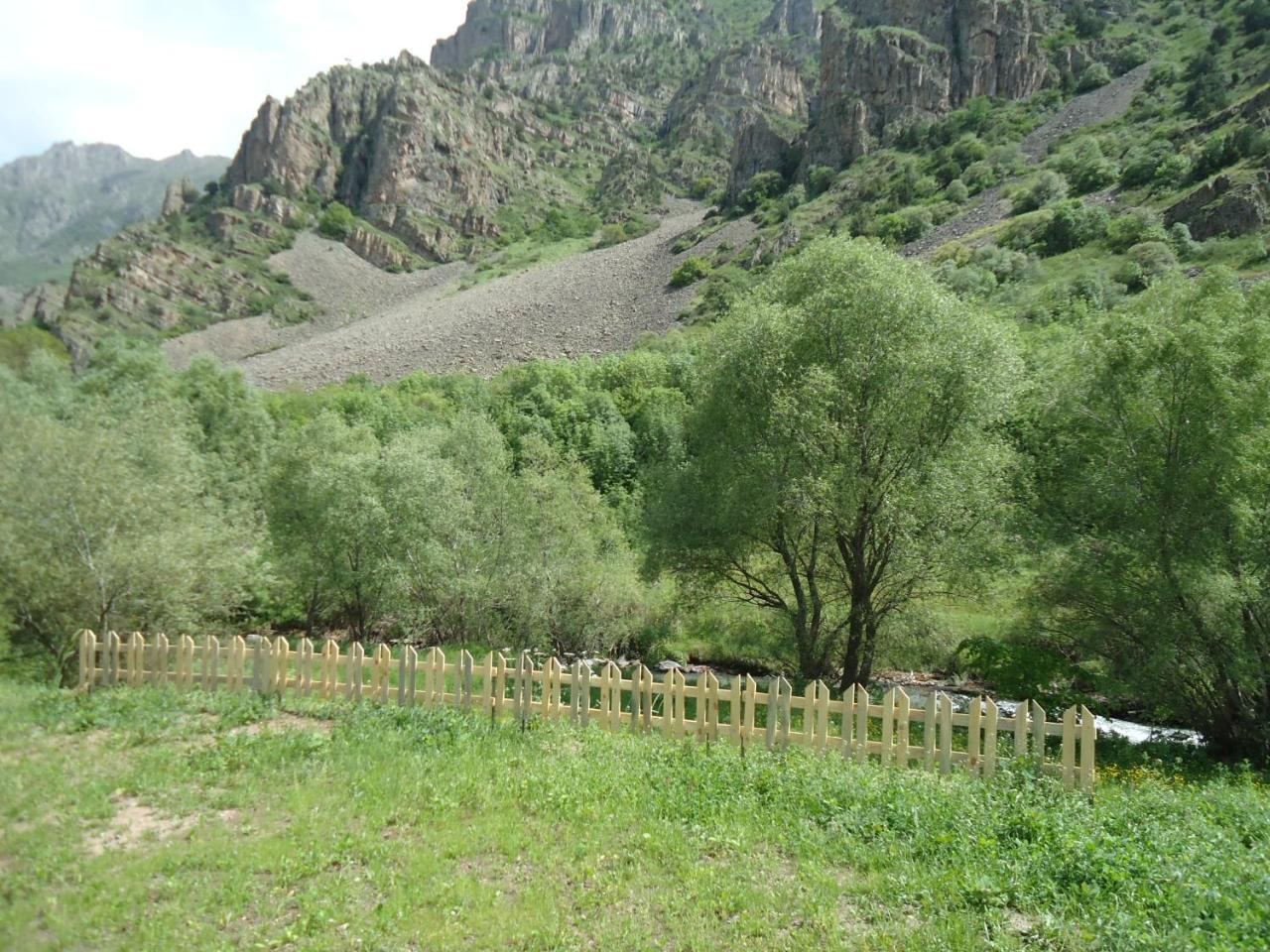 The River House Yeghegis Yekhegis Exteriör bild